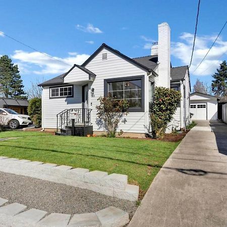 Picture Perfect Bungalow In The Heart Of Dt Vancouver Eksteriør billede