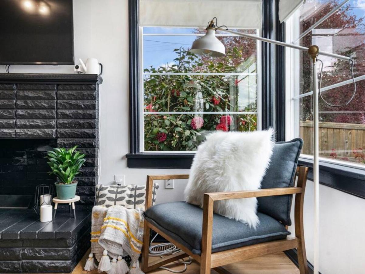 Picture Perfect Bungalow In The Heart Of Dt Vancouver Eksteriør billede
