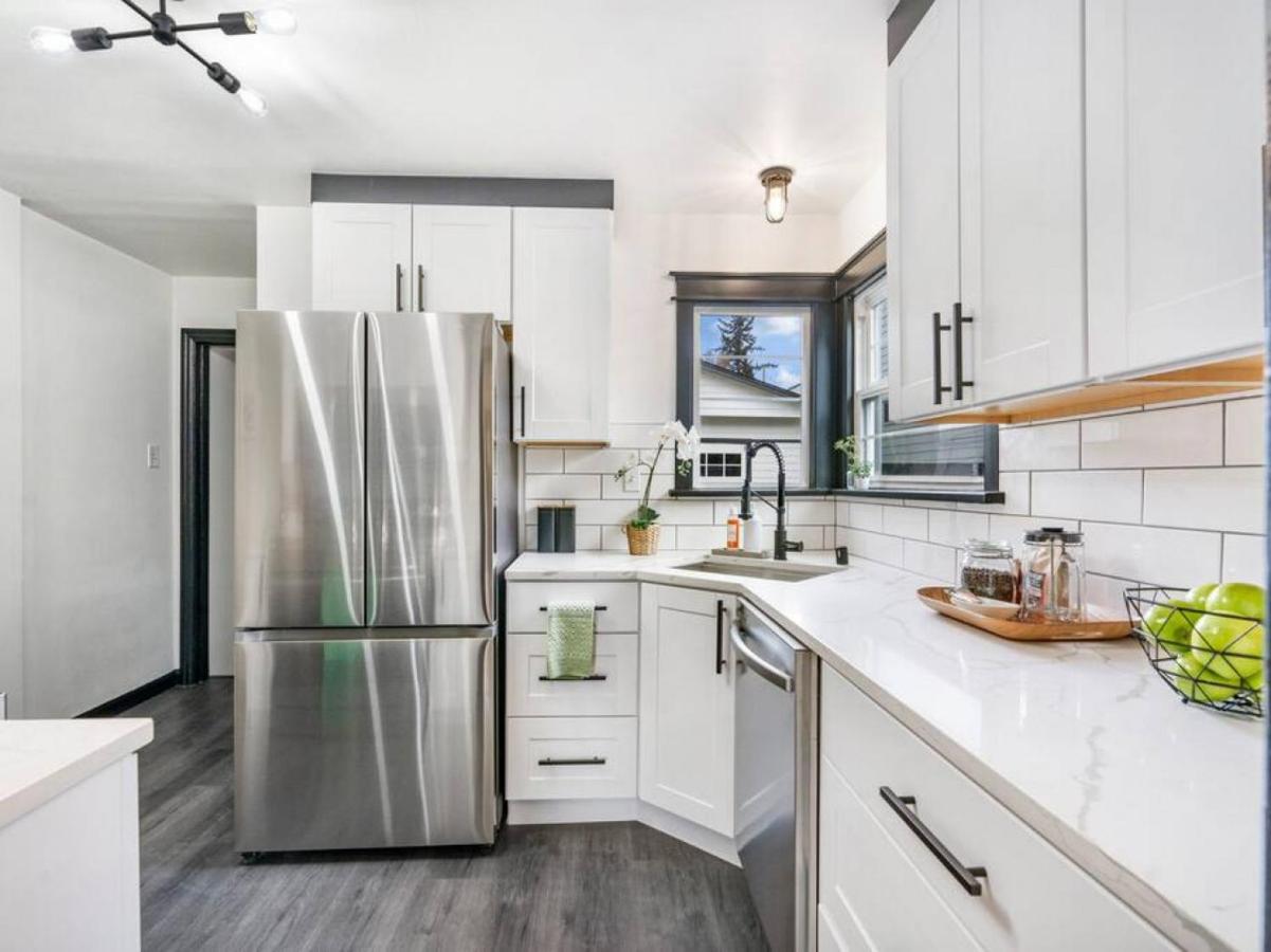Picture Perfect Bungalow In The Heart Of Dt Vancouver Eksteriør billede