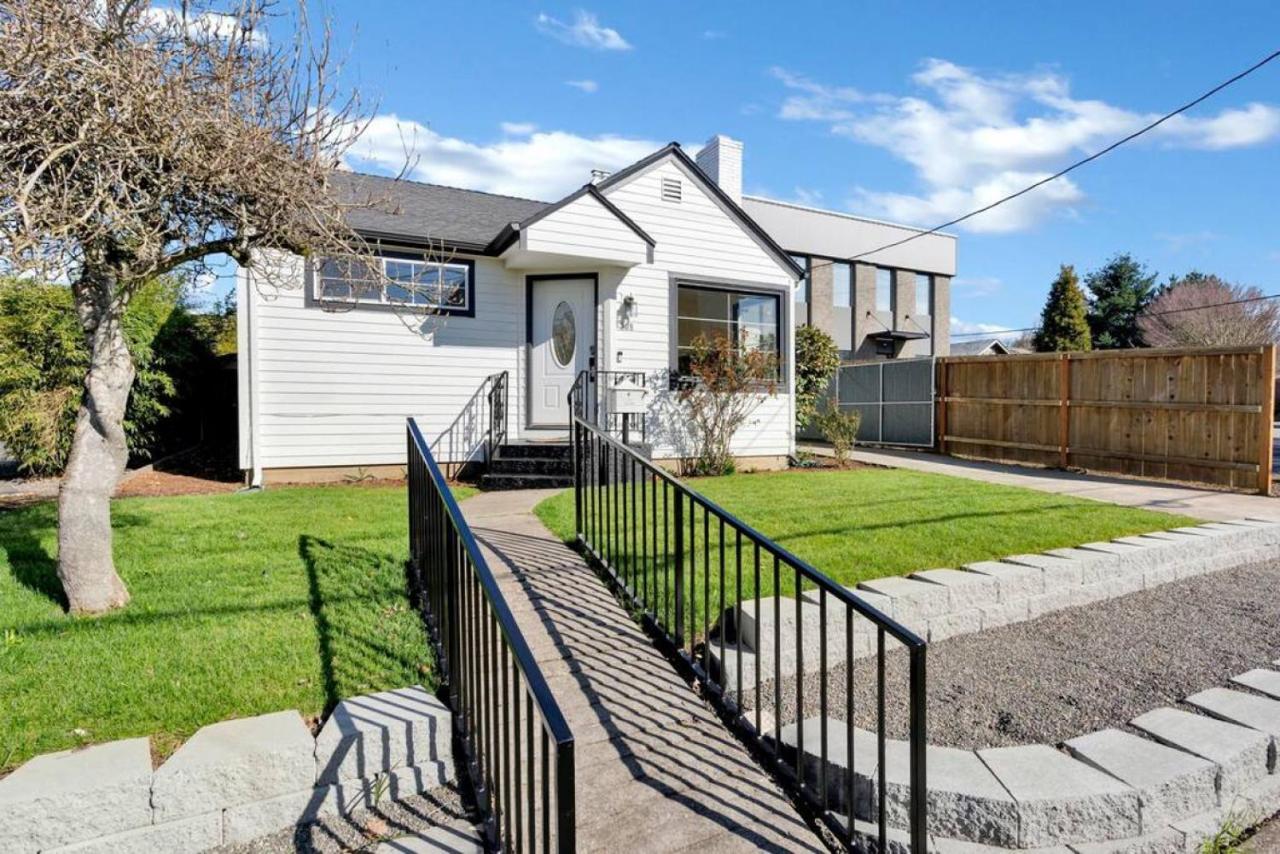 Picture Perfect Bungalow In The Heart Of Dt Vancouver Eksteriør billede